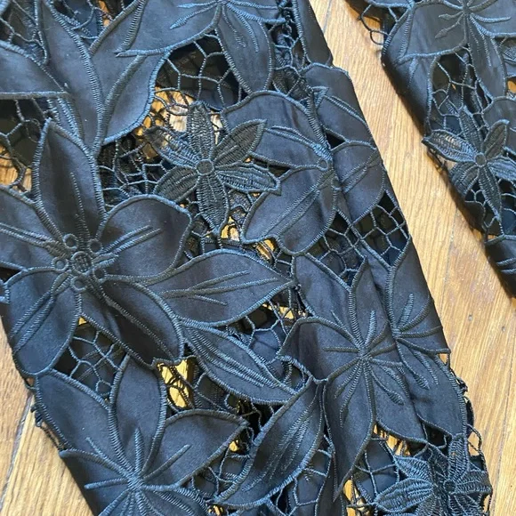 Meet me in Bali black lace romper - Picture 3 of 13